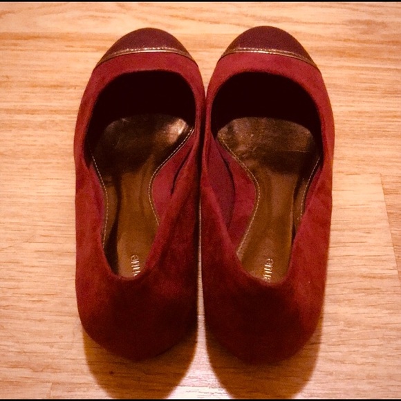 Avenue Burgundy Suede Flats; Size: 9W - Picture 3 of 3